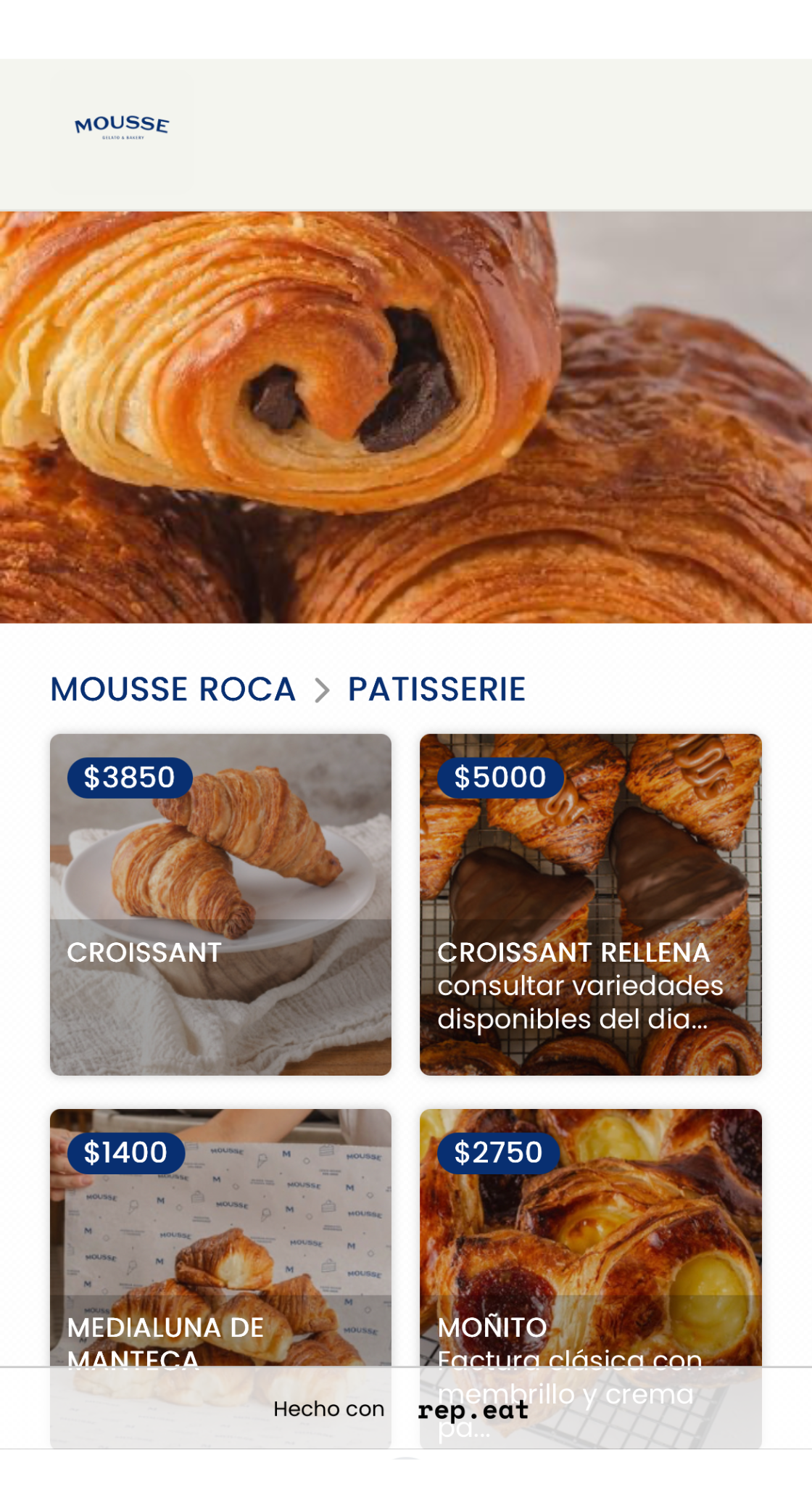 Cliente escaneando QR para ver menú digital en su celular